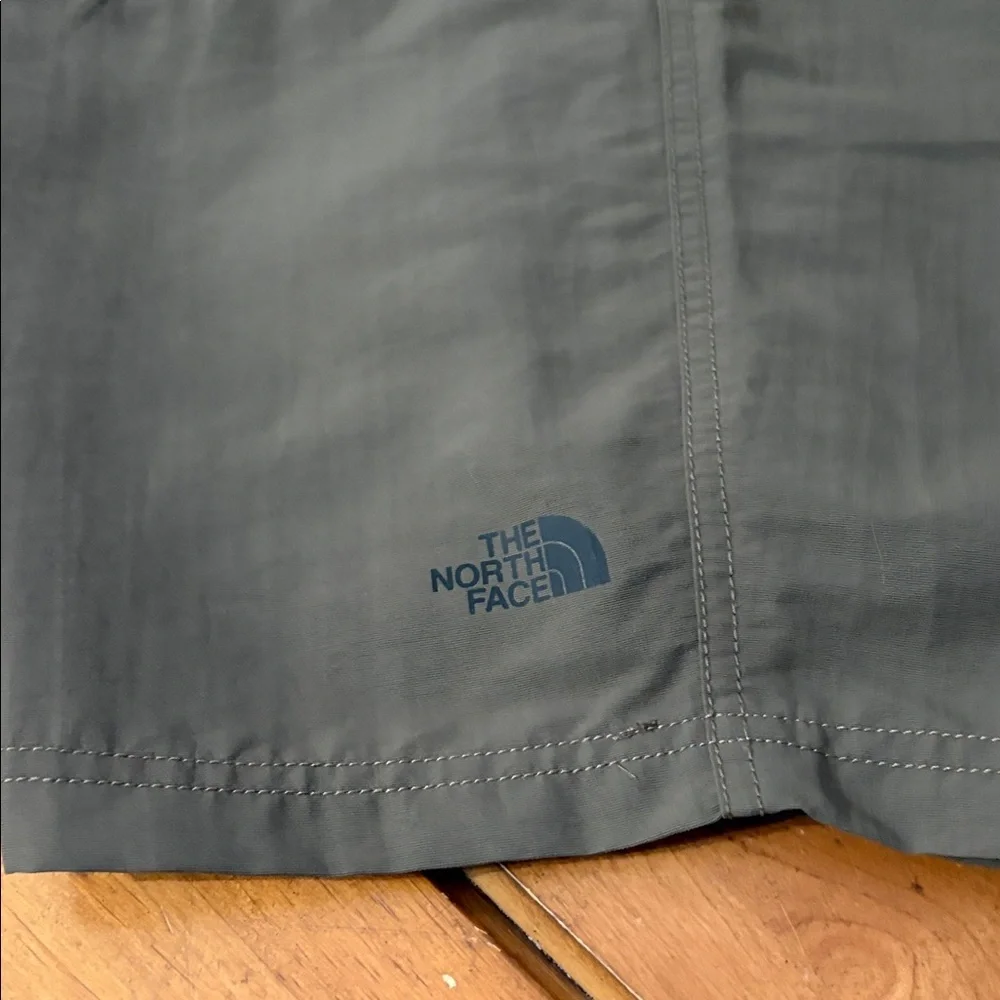 The North Face NWOT Men's Cargo Shorts Size XXL